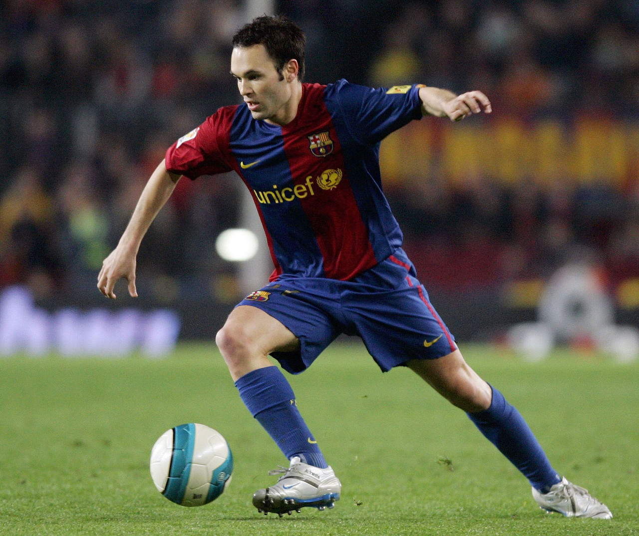 足球报：穆斯卡特需在变化中寻找突破口，武磊乐观估计6月复出.