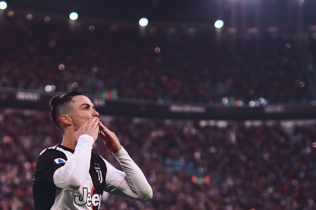 那一年他们风华正茂：李连杰和刘家良师傅相互模仿学习！